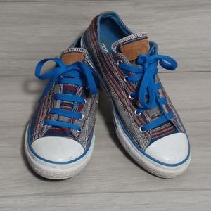 Junior's Converse - Size 4 - Pre-owned